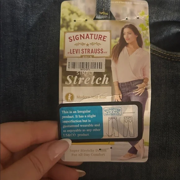 Levi's Signature Stretch Hi Rise Ankle Denim Jeans- 22S NWT - Picture 2 of 6